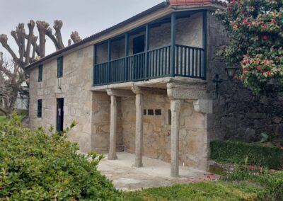 Exterior casa de piedra reformada
